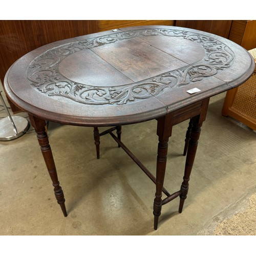 118 - An early 20th Century carved oak gateleg table