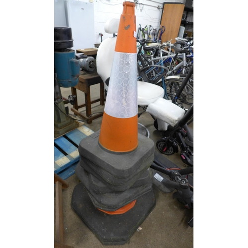 2153 - 7 assorted traffic cones