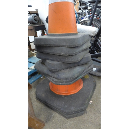 2153 - 7 assorted traffic cones