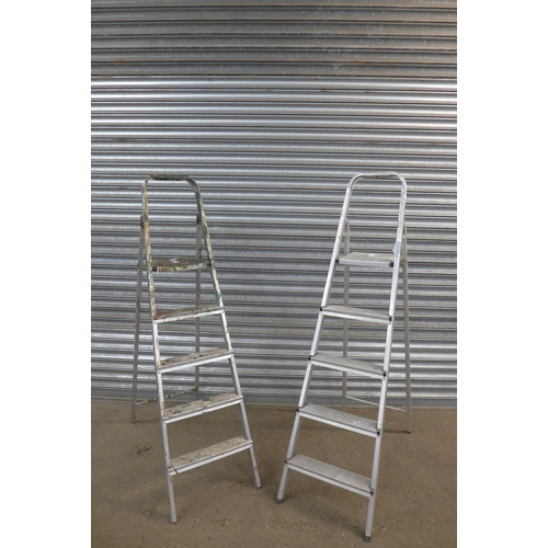 2159 - 2 sets of 5 rung aluminium step ladders