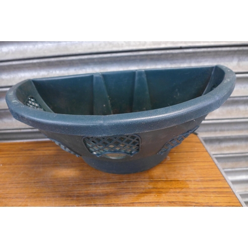 2175 - A collection of plastic plant pots and planters