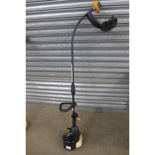 2185 - A McCulloch Trimmac petrol driven strimmer and a McCulloch Trimmac 250 LS petrol driven strimmer - P... 