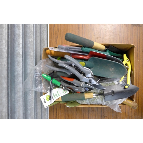 2193 - A box of approx. 44 gardening hand tools including pruners, shears, forks, knives and many more