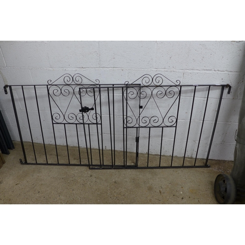 2200 - A pair of 120cm x 80cm iron driveway gates