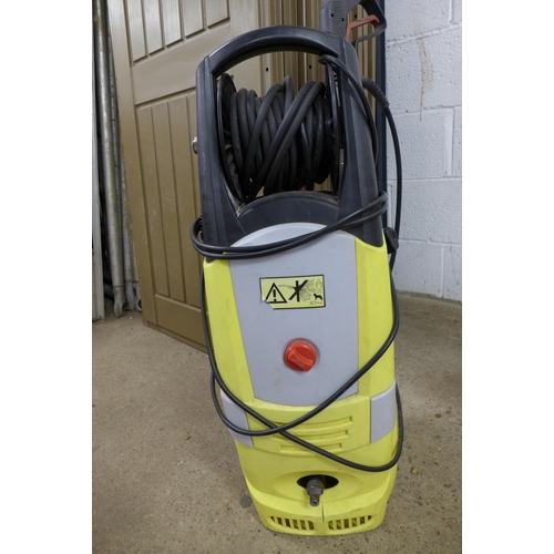 2202 - A Karcher K3 full control jet wash and a high pressure cleaner 250V, 2000W