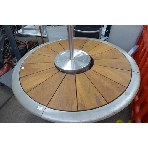 2206 - A circular metal framed, wooden topped garden table (approx. 140cm diameter) with a large Sahara Big... 