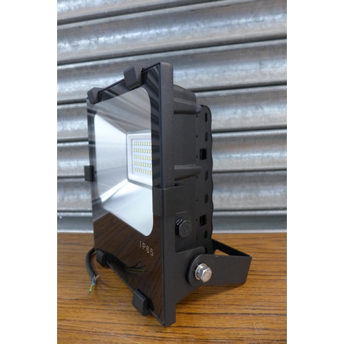 2225 - 2 LED floodlights