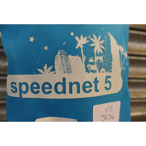 2233 - An Artengo Speednet 5 portable 5m tennis/badminton net