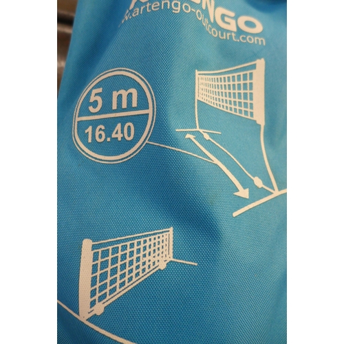 2233 - An Artengo Speednet 5 portable 5m tennis/badminton net