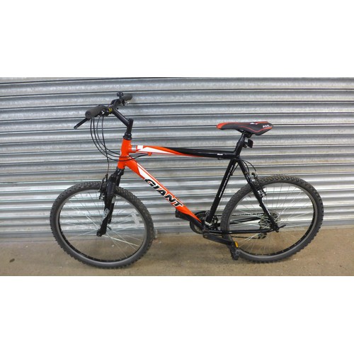 2141 - A Giant Aluxx 6000 series butted tubing aluminium framed front suspension hardtail mountain bike - P... 