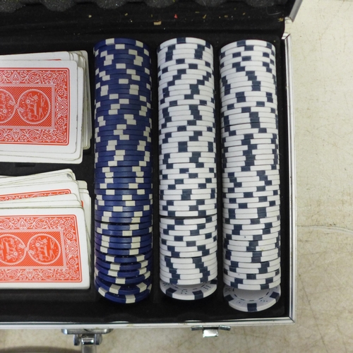 2072 - A poker set in an aluminium case