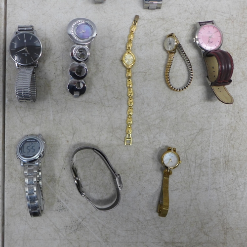 2086 - A collection of approx. 20 assorted wristwatches