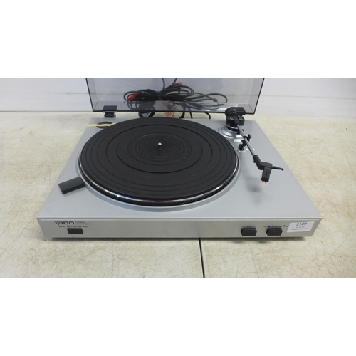 2109 - An Ion TTUSB05XL turntable