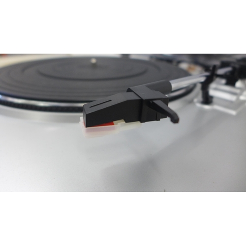 2109 - An Ion TTUSB05XL turntable