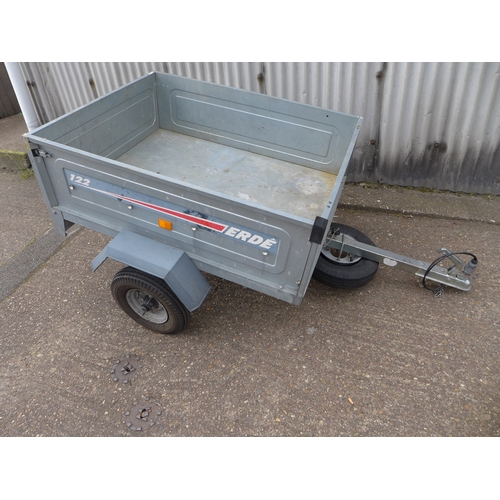 2335 - An Erde 122 metal tipper trailer with spare wheel and light board