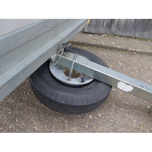 2335 - An Erde 122 metal tipper trailer with spare wheel and light board