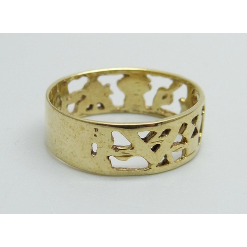 1004 - A 9ct gold ring, 3.4g, T