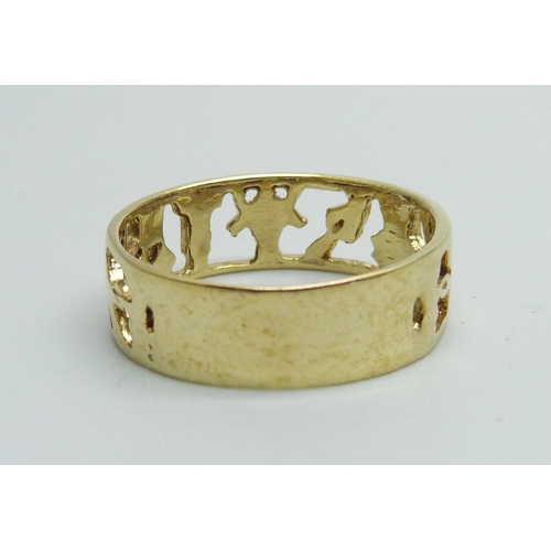 1004 - A 9ct gold ring, 3.4g, T