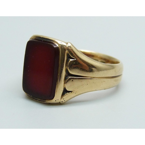 1008 - A Victorian hallmarked 15ct gold and carnelian ring, Birmingham 1893, 7.6g, O