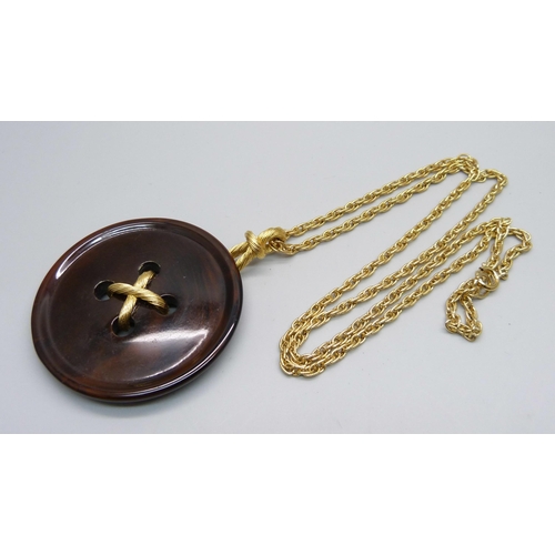 1012 - A large Crown Trifari button pendant and chain