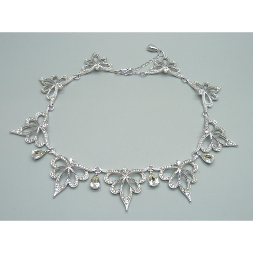 1035 - A Franklin Mint stone set statement necklace