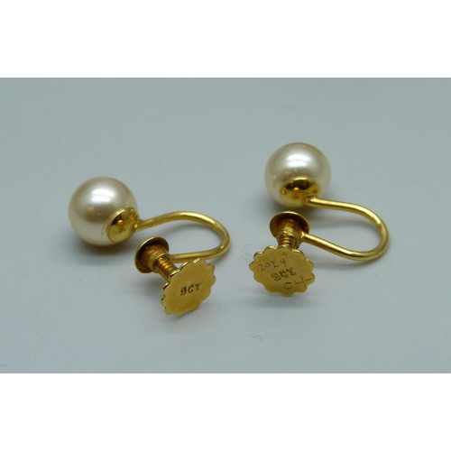 1037 - A pair of 9ct gold and pearl earrings