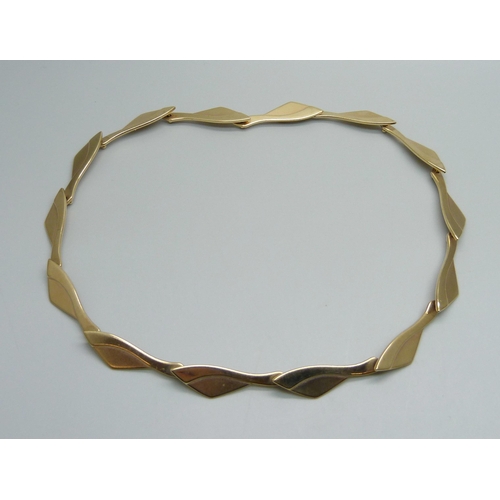 1043 - A 9ct gold articulated abstract Modernist design necklace, 42.6g, 43cm