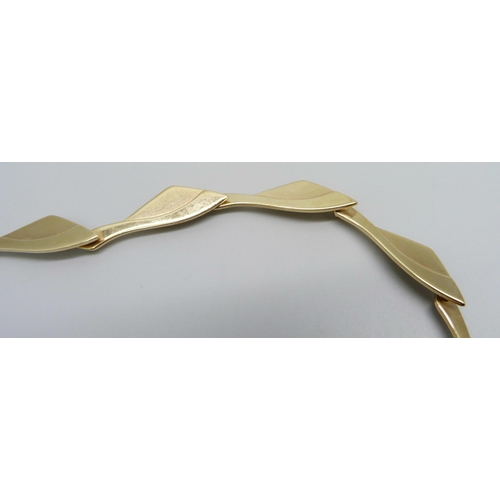 1043 - A 9ct gold articulated abstract Modernist design necklace, 42.6g, 43cm