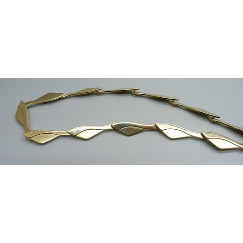 1043 - A 9ct gold articulated abstract Modernist design necklace, 42.6g, 43cm