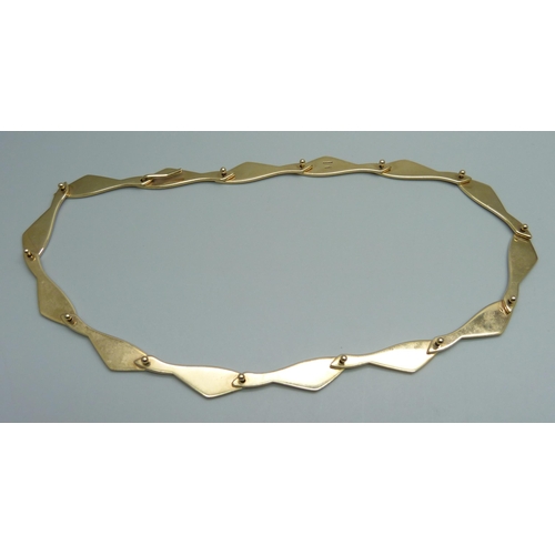 1043 - A 9ct gold articulated abstract Modernist design necklace, 42.6g, 43cm