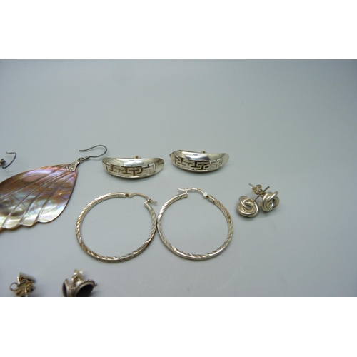 1058 - Ten pairs of silver earrings