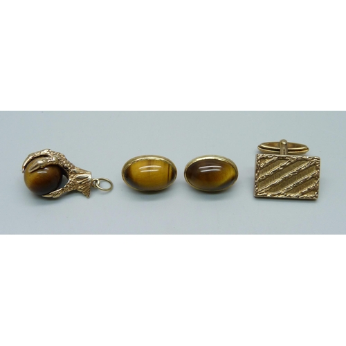 1086 - A 9ct gold and tiger's eye claw charm, a 9ct gold single cufflink and a pair of 9ct gold and tiger's... 