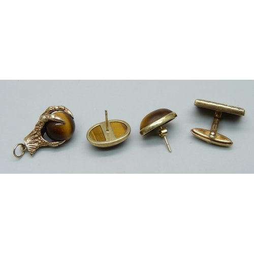 1086 - A 9ct gold and tiger's eye claw charm, a 9ct gold single cufflink and a pair of 9ct gold and tiger's... 