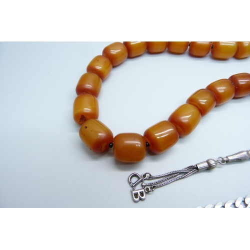 1096 - An amber coloured bead necklace, a silver curb link necklace, 28g, and a silver bead necklace