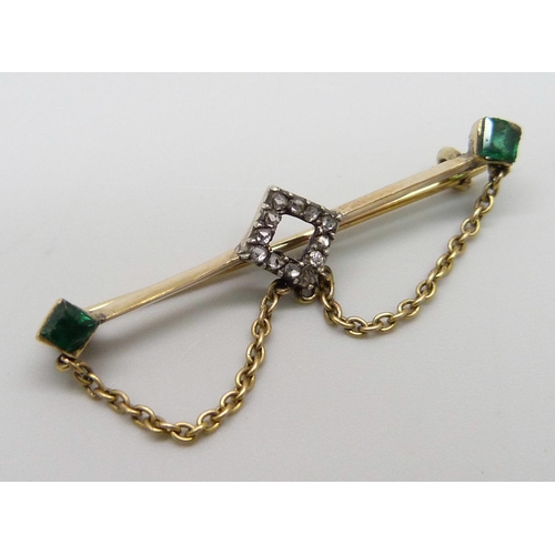 1097 - An antique emerald and diamond brooch, 2.2g