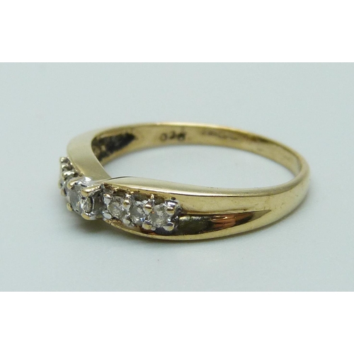 1104 - A 9ct gold seven stone diamond ring, 2.1g, N