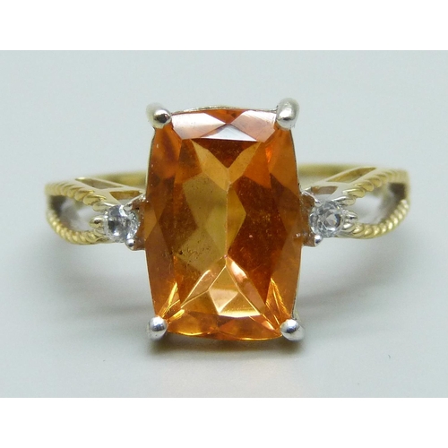 1108 - A silver gilt oregon sunstone ring, Q