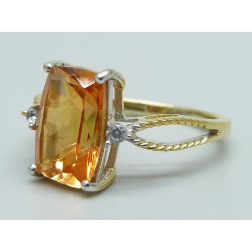 1108 - A silver gilt oregon sunstone ring, Q