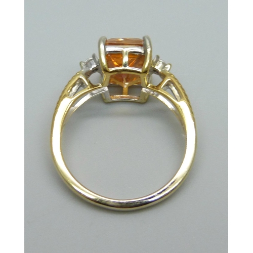 1108 - A silver gilt oregon sunstone ring, Q