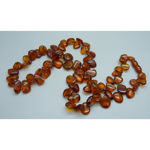 1119 - An amber necklace