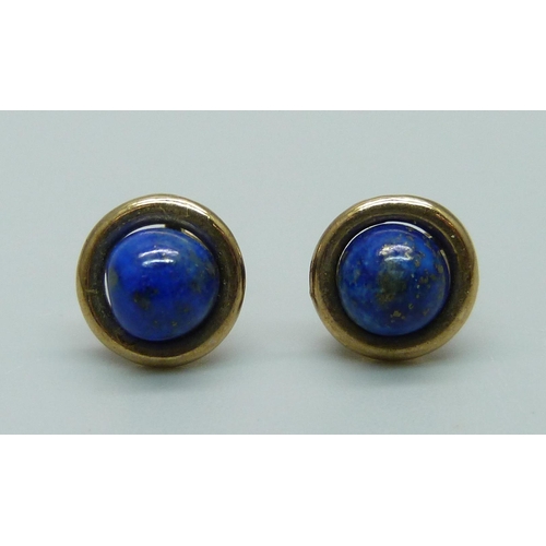 1121 - A pair of 9ct gold and lapis lazuli ear studs