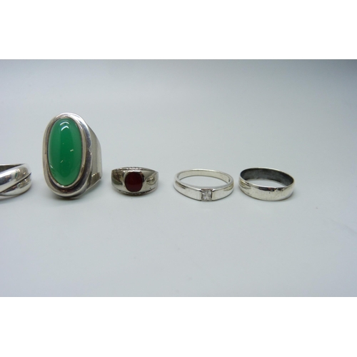 1123 - A silver and green stone ring and five other silver rings