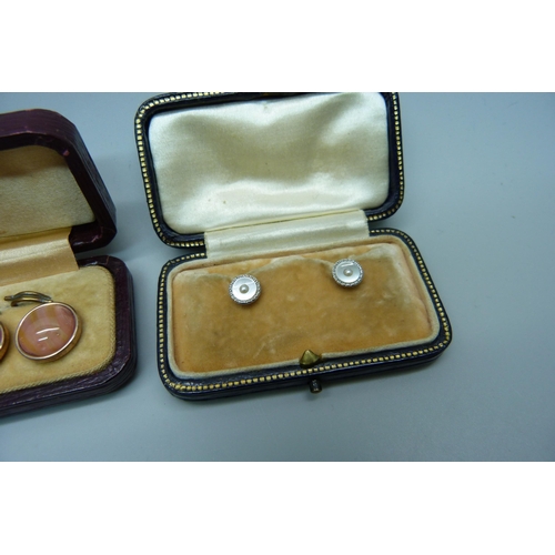 1131 - A pair of boxed 9ct gold studs and a cased set of six buttons