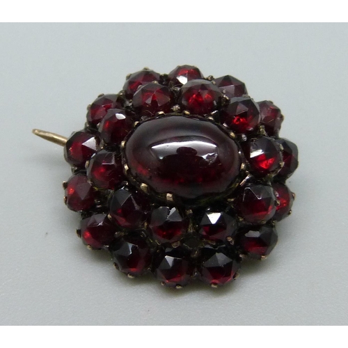 1138 - A Bohemian garnet brooch