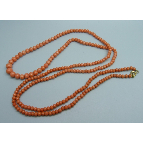 1139 - A long coral necklace, 31g, 48cm