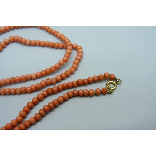 1139 - A long coral necklace, 31g, 48cm