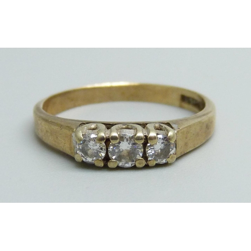 1168 - A 9ct gold ring set with three diamonds, 2.2g, M