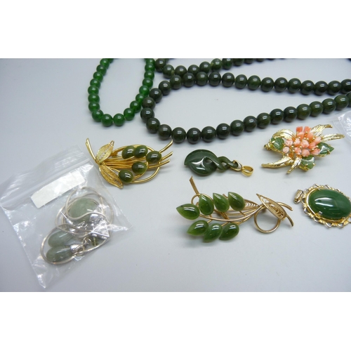 1183 - A jade bead necklace, bracelet, brooches, pendants, etc.