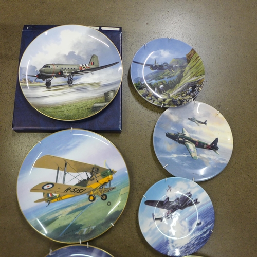 1198 - A box of RAF and other aircraft collectors plates **PLEASE NOTE THIS LOT IS NOT ELIGIBLE FOR IN-HOUS... 