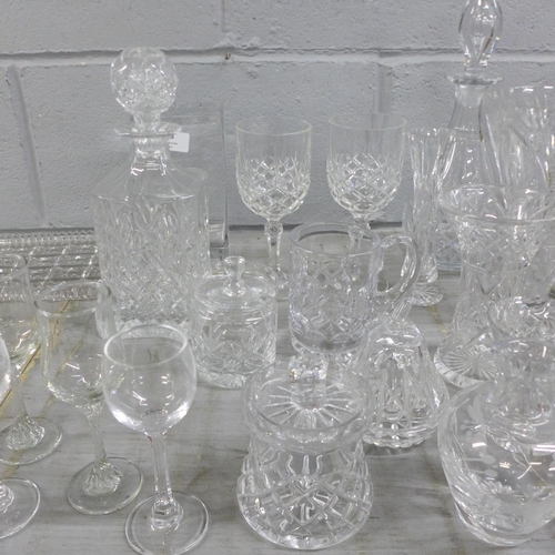 1208 - A collection of assorted crystal cut glassware, decanters, etc. **PLEASE NOTE THIS LOT IS NOT ELIGIB... 